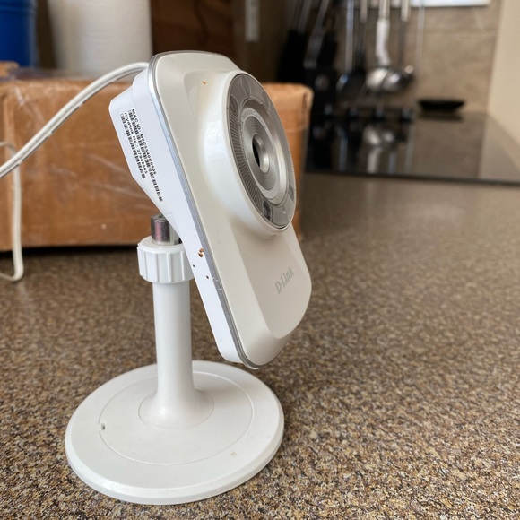 D-Link Day & Night Wi-Fi Camera with Wi-Fi Extender (White) - Picture 2 of 6